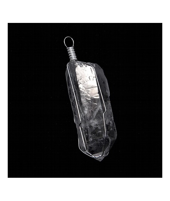 Colgante Punta Natural de Cristal de roca engarzado en red.

Medida aprox.: 3,5 cm.