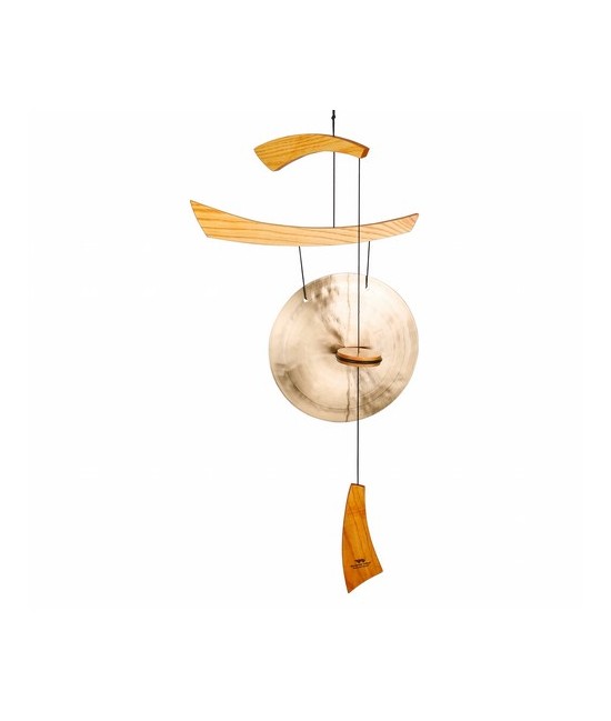 Fabricado artesanalmente siguiendo técnicas tradicionales, este gong tiene un diseño elegante que recuerda trazos de caligrafía