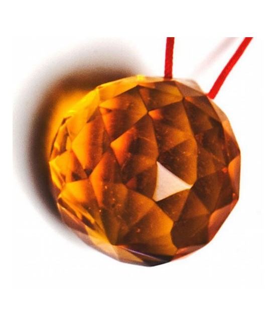 Bola facetada de cristal AMBAR de 30 mm. de diametro.
Engarzada en cordón natural.