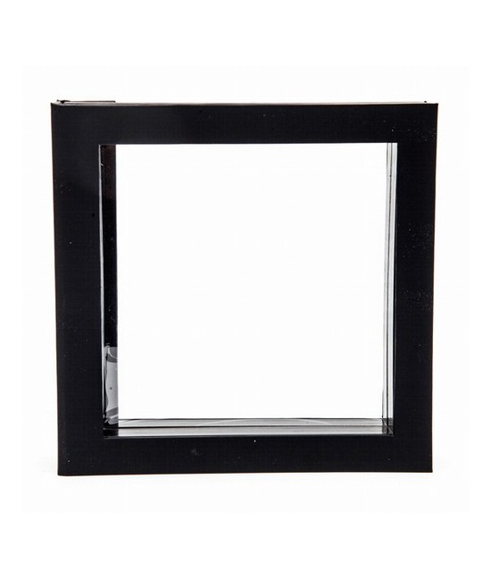 Caja Expositor con cierre lateral imantado.
Exterior madera forrada en negro y parte central de silicona transparente.
Medida