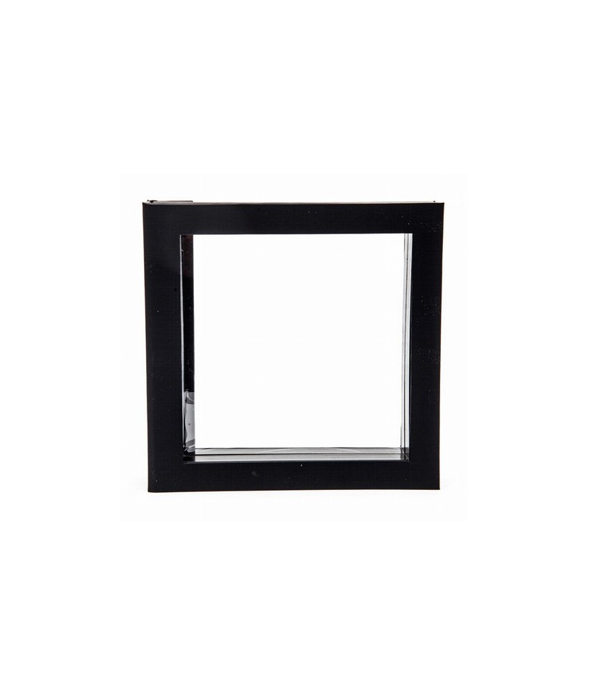 Caja Expositor con cierre lateral imantado.
Exterior madera forrada en negro y parte central de silicona transparente.
Medida