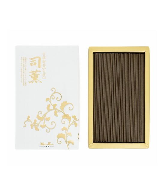 Shikun Byakudan - Sándalo
El perfume de las maderas aromáticas siempre ha fascinado al ser humano en todas las culturas. En Ja