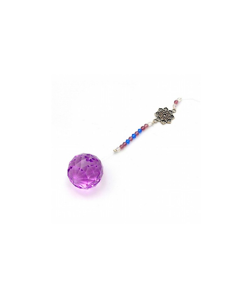 Bola de feng-shui, color lila de 30 mm. de diámetro con abalorios de cristal y símbolo de la flor de loto metálico.