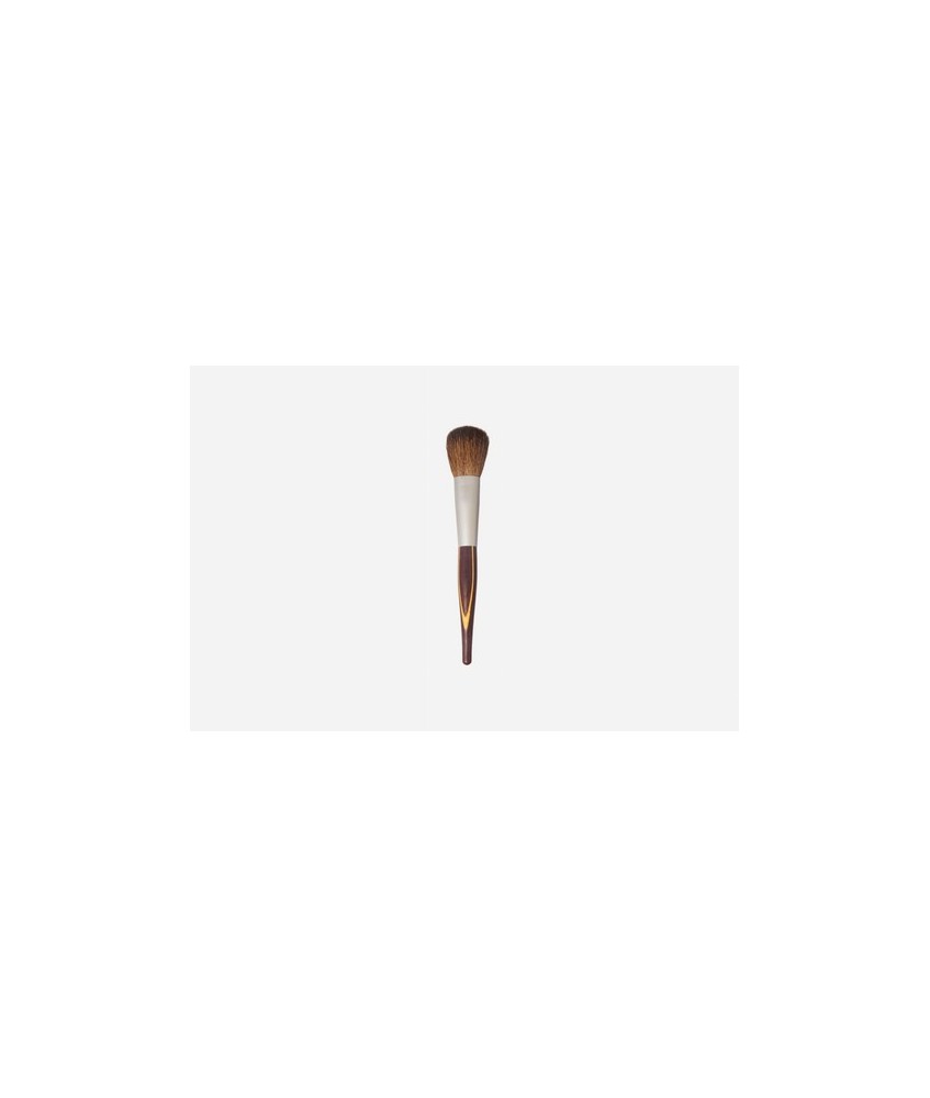Brocha para rubor, estrecha, teñida, pelo de cabra, 17 cm.
Mango hecho de madera contrachapada pegada e impermeable, pelo de c