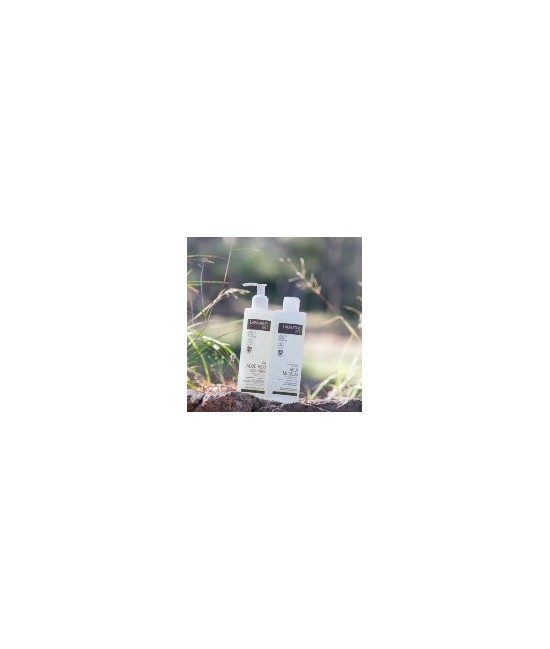 AGUA MICELAR LABNATUR BIO

El Agua Micelar Labnatur Bio ayuda a dejar la piel limpia, suave, hidratada y con una agradable se