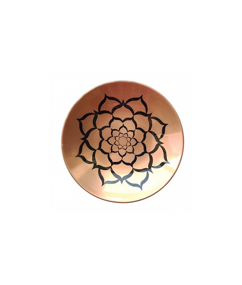 Plato de cobre con dibujo interior grabado.Tiene diversas utilizaciones,decorativo, e incluso como quemador de carbones aromati