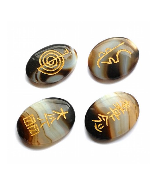 Juego de cuatro piezas para Reiki de Ágata en forma plana para los chakras.

Tamaño de los rodados 35x25mm aproximadamente.
