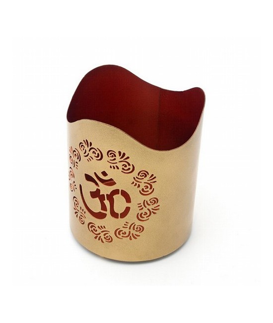 Portavelas metálico.

Medida: Ø10 cm. x 12 cm. alto

Color interior: Rojo

Color Exterior: Dorado