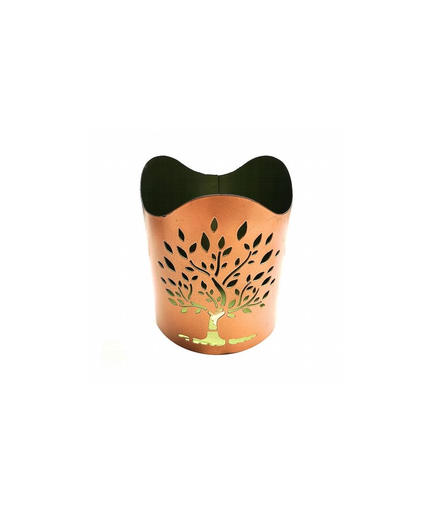 Portavelas metálico.

Medida: Ø10 cm. x 12 cm. alto

Color interior: Verde

Color Exterior: Cobre