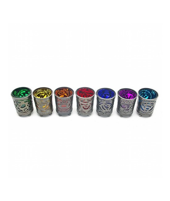 Set de 7 portavelas de cristal con cobertura exterior metálica, correspondiente a los colores y símbolos de los chakras.

Med
