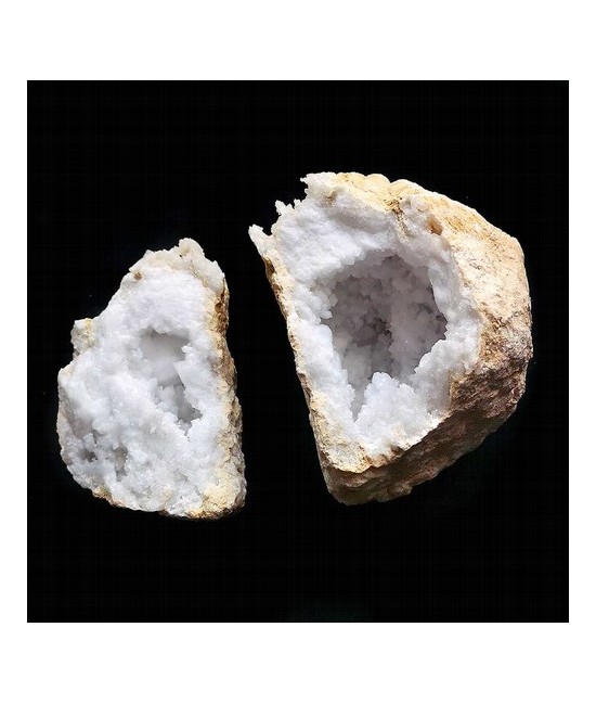 Geoda de Cuarzo.
Procedencia: MARRUECOS
Tamaño: 15-18cm
SE VENDE LA GEODA COMPLETA EN 2 PARTES