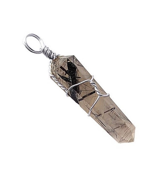 Colgante en punta biterminada de Cuarzo con Turmalina. 

Medida: 3cm x 1cm apróximadamente.

Metal: Acero