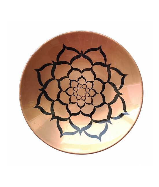 Plato de cobre con dibujo interior grabado.Tiene diversas utilizaciones,decorativo, e incluso como quemador de carbones aromati