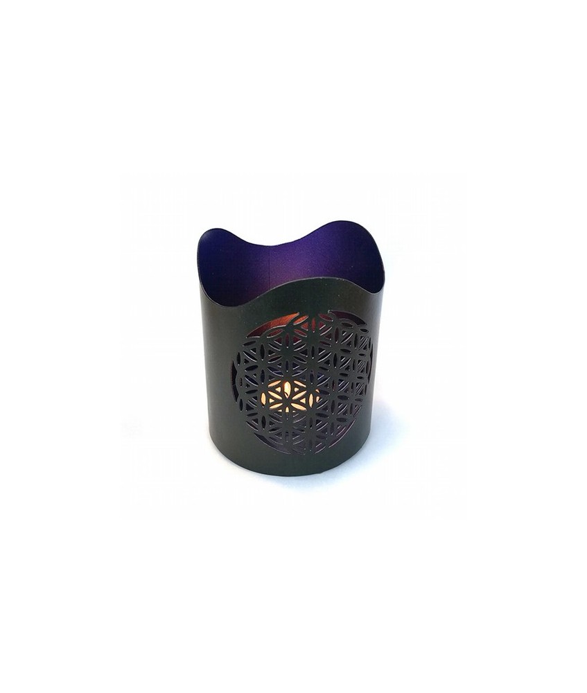 Portavelas metálico.

Medida: Ø10 cm. x 12 cm. alto

Color interior: Lila

Color Exterior: Negro