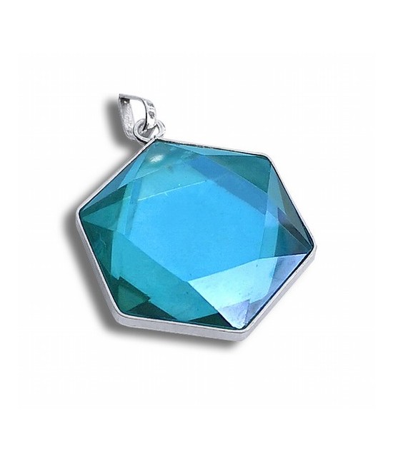 Colgante de Cuarzo Aura en forma de Hexagono.

En general, fortalece el cuerpo y más específicamente el corazón, los pulmones