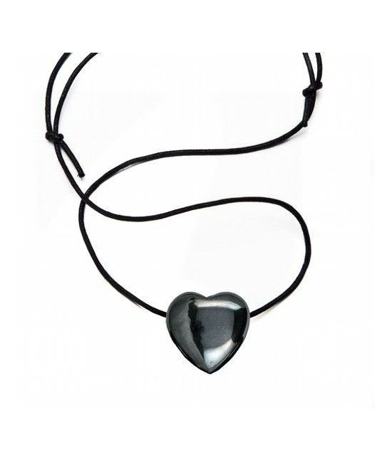 Colgante Corazón de Hematite perforado, con Hilo encerado de cuero.
Medidas: 30x30x7 mm