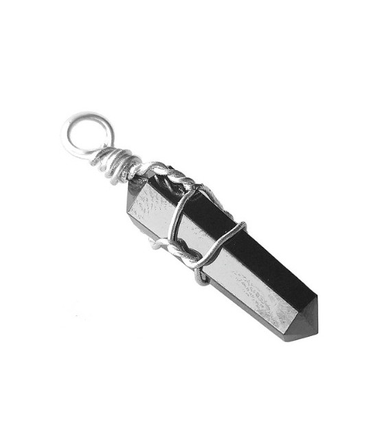 Colgante en punta biterminada de Hematite. 

Medida: 3cm x 1cm apróximadamente.

Metal: Acero