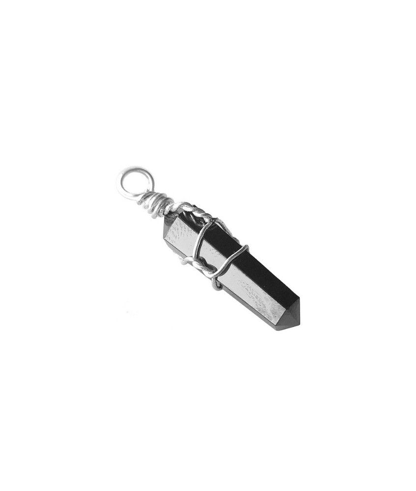 Colgante en punta biterminada de Hematite. 

Medida: 3cm x 1cm apróximadamente.

Metal: Acero