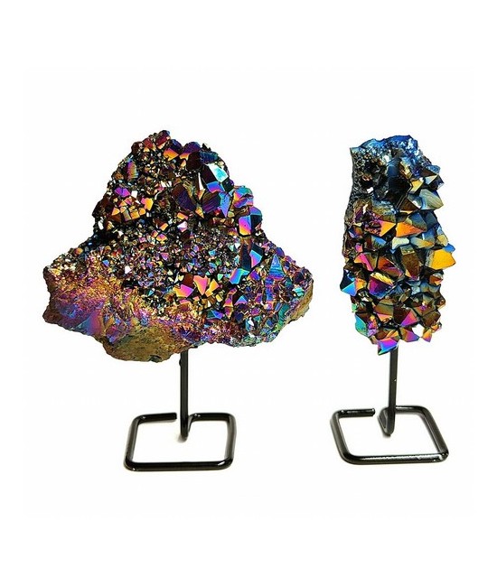 
Drusas de amatista arco iris metalizado en pie metálico.

Altura total: 14 cm. aprox.

Peso de las piezas: 300g aprox.
