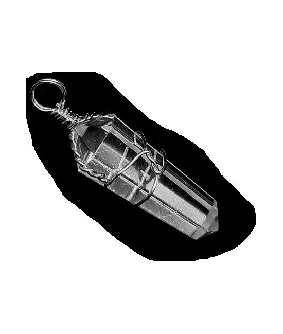 Colgante en punta biterminada de Cristal de Roca. 

Medida: 3cm x 1cm apróximadamente.

Metal: Acero