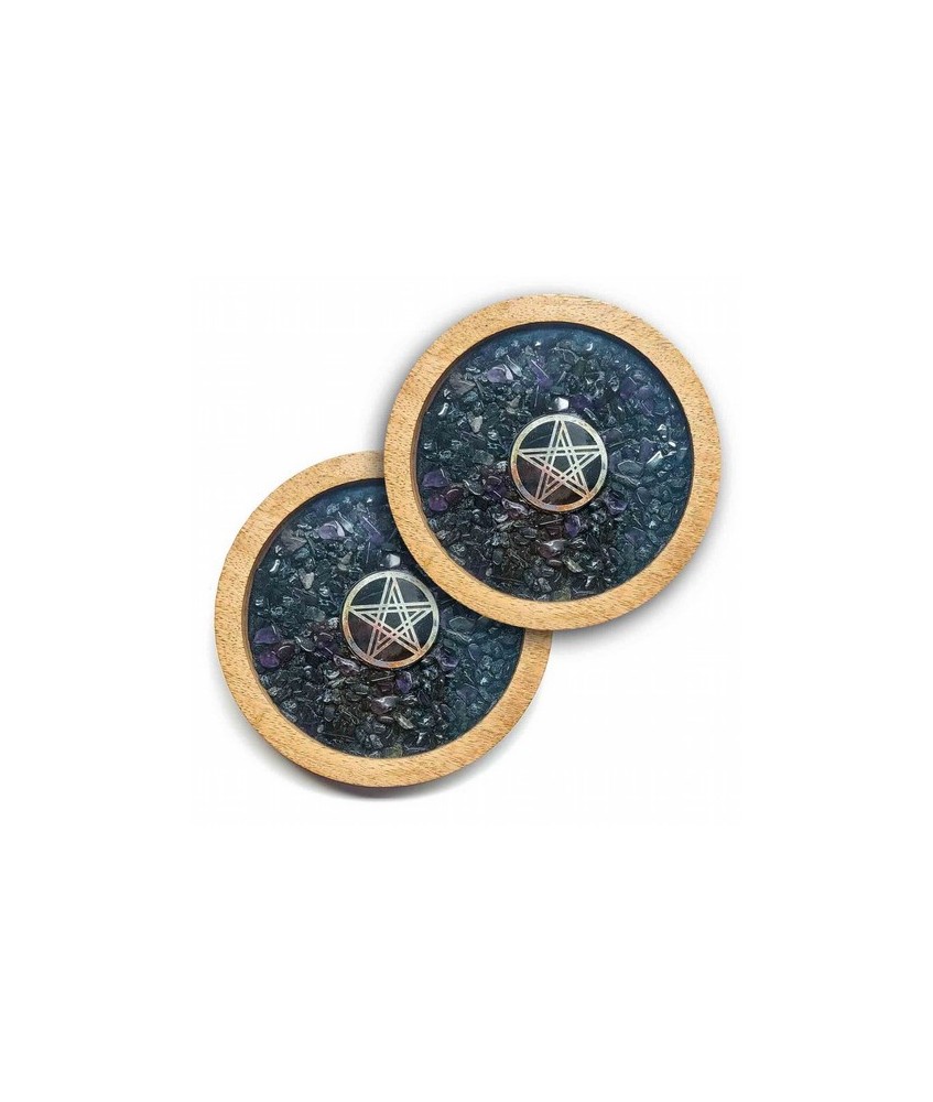 Set de 2 posavasos de madera con sobre de cristal con símbolo del Pentáculo y minerales de Turmalina Negra y Amatista.

Tamañ
