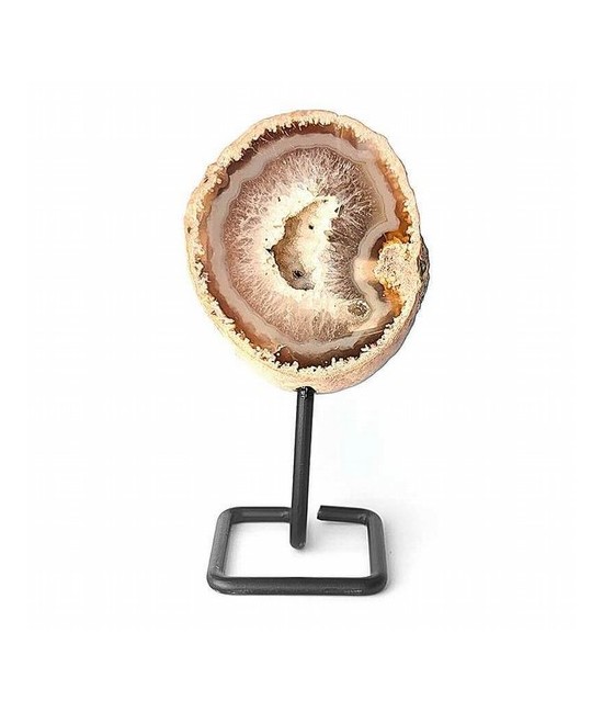 Geoda de Ágata en pie metálico.

Altura total: 13 cm. aprox.

Peso de las piezas: 300g aprox.