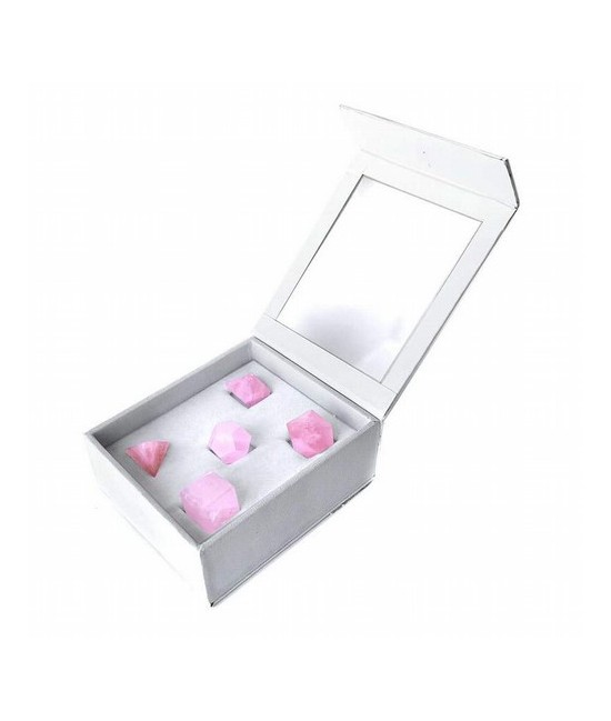 Estuche de cartón contiene 5 poliedros de Platón de Cuarzo Rosa

Medidas de las piezas: 10-15 mm aprox.

Medidas del estuch