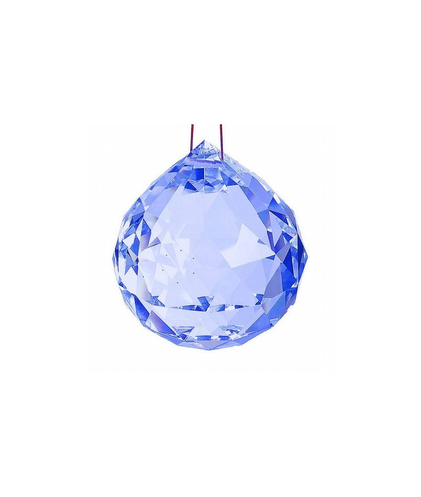 Bola facetada de cristal AZUL de 20 mm. de diametro.
Engarzada en hilo rojo.

En el feng Shui, las bolas de cristal se utili