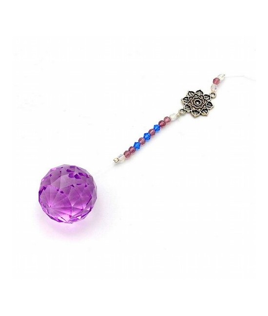 Bola de feng-shui, color malva de 30 mm. de diámetro con abalorios de cristal y símbolo de la flor de loto metálico.

 

En