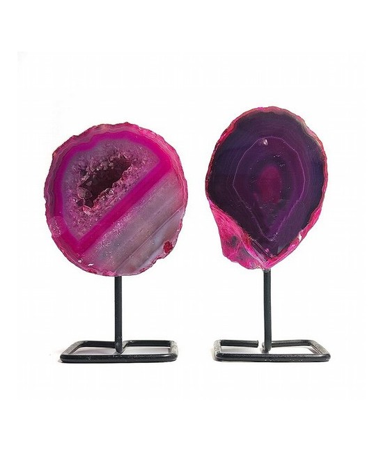 Geoda de Ágata color rosa sobre base de metal.

Origen: Brasil

Altura: 8 cm aprox.
