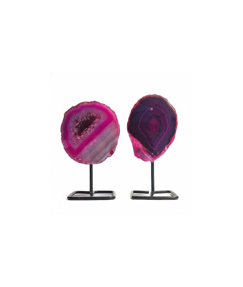 Geoda de Ágata color rosa sobre base de metal.

Origen: Brasil

Altura: 8 cm aprox.