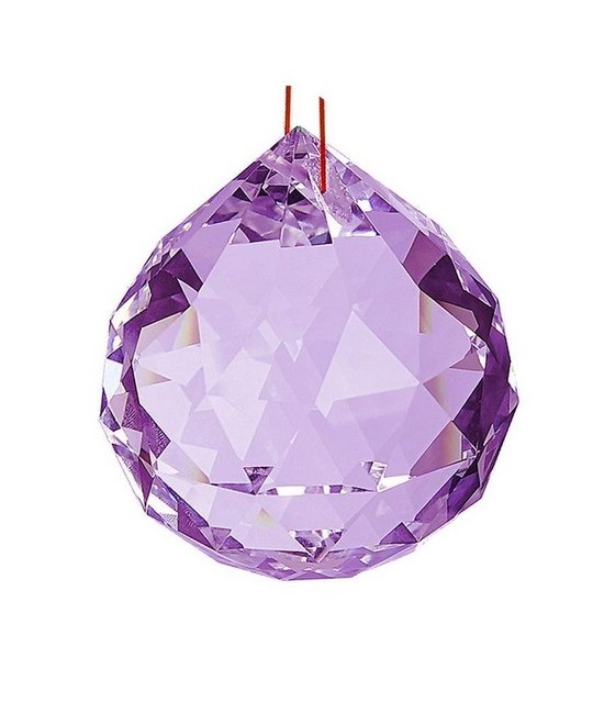 Bola facetada de cristal PURPURA de 30 mm. de diametro.
Engarzada en hilo rojo.

En el feng Shui, las bolas de cristal se ut