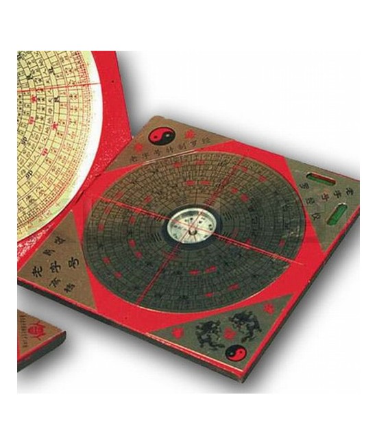Brújula para feng shui de madera.

Medidas: 11 cm. x 11 cm.

Su nombre en la cultura china es conocido como Luopan. Es un i