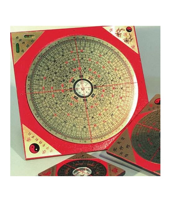 Brújula para feng shui de madera.

Medidas: 20 cm. x 20 cm.

Su nombre en la cultura china es conocido como Luopan. Es un i