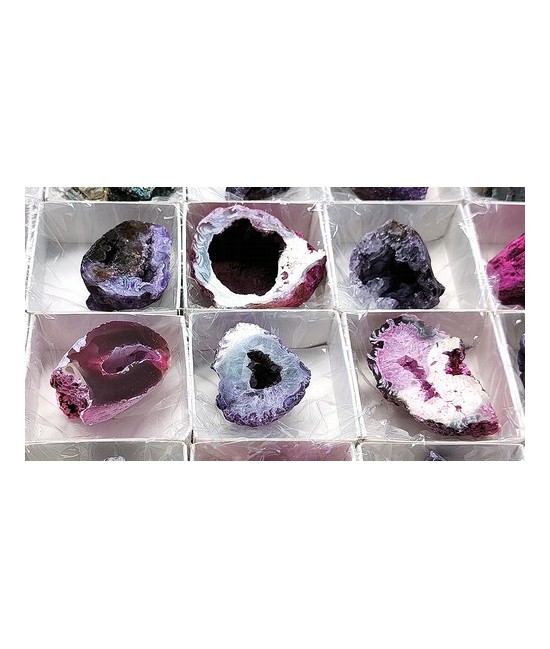 Lote de Geodiños de Cuarzo.
VENTA POR UNIDAD

Origen: Marruecos

Teñidos en COLORES SURTIDOS.