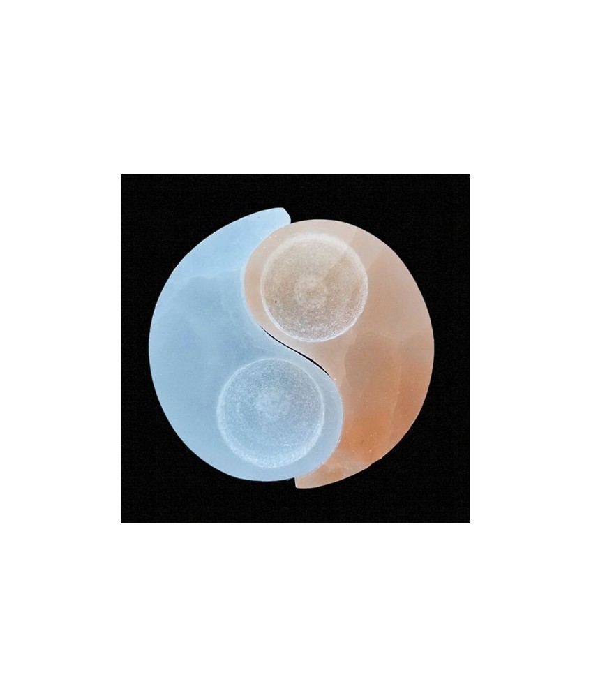 Portavelas de Selenita (2 piezas) con la forma del símbolo Ying Yang.

Tamaño: cada portavelas por separado tiene una medida 