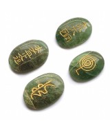 Juego de cuatro piezas para Reiki de Cuarzo Verde en forma plana para los chakras.

Tamaño de los rodados 35x25mm aproximadam