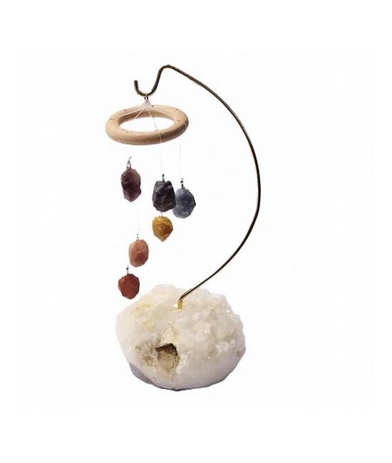 Móvil de viento en base de Apofilita.

Carillón de viento / Campanilla de mesa con adornos de chakras.

Tamaño: 22,5 cm apr