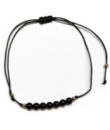 Pulsera de bolas de Onix de 4mm en hilo negro ajustable.

Tarjeta exclusiva en 3 idiomas.