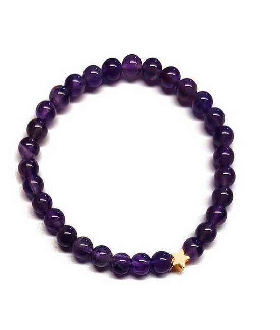 Pulsera de Amatista (bolas de 6mm) con símbolo de estrella dorada.

En goma elástica.

Tarjeta exclusiva en 3 idiomas.