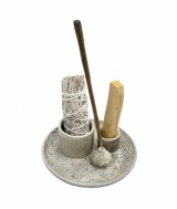 Usos: Palo santo, atado de salvia, conos de incienso, barritas de incienso y bombitas.


Diámetro: 13 cm


Altura: 4,8 cm