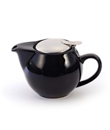 Esta tetera de porcelana negra, de elegante diseño, es la compañera perfecta para el día a día. La tapa de acero inoxidable, co
