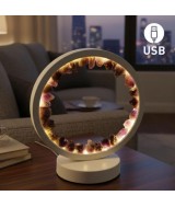 Lámpara de mesa/escritorio redonda de Amatista en color blanco.

Iluminación LED fácil y rápida mediante cable USB.

Esta l