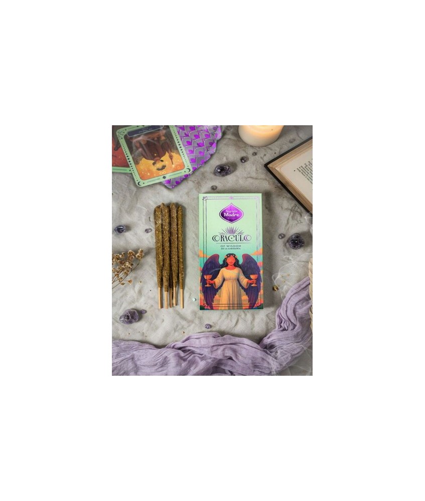 Un oráculo con 12 cartas de arcanos mayores del tarot: cada caja contiene una carta sorpresa que trae consigo un mensaje único.