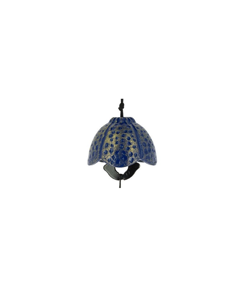 Armonía y belleza para tu espacio con esta campanita de hierro colado, inspirada en una flor y esmaltada en color índigo.

En
