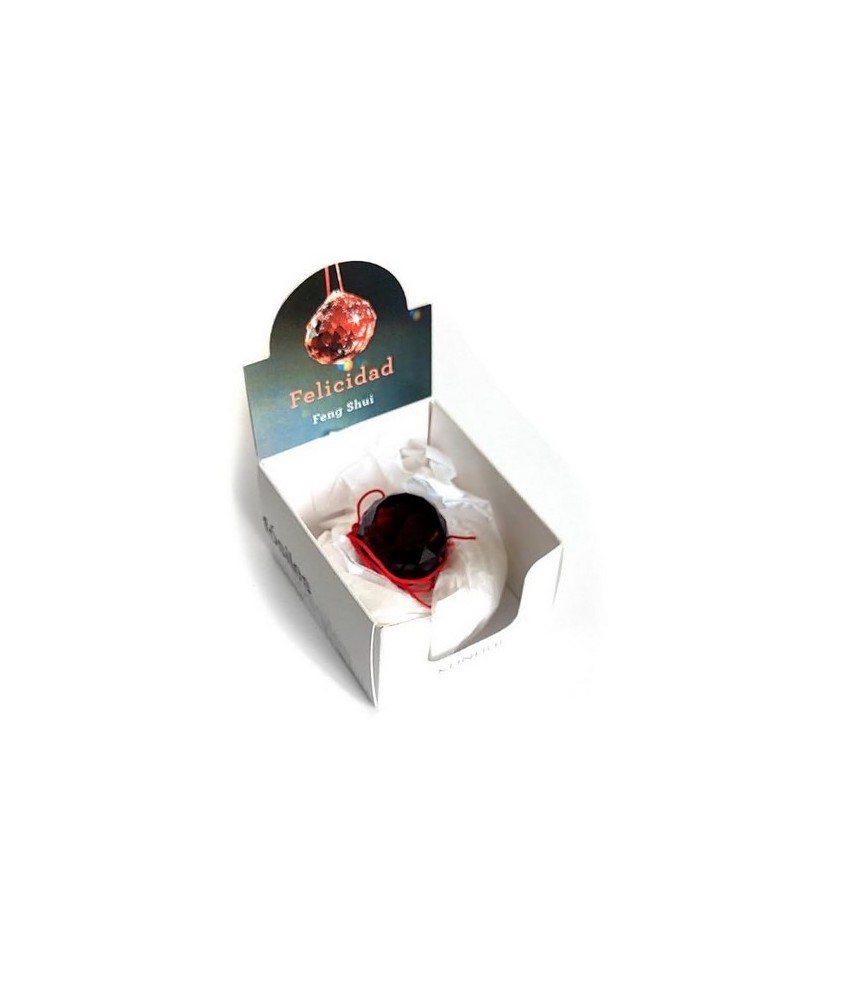 Bola facetada de cristal ROJA de 30 mm. de diametro.
Engarzada en cordón natural.

Con caja exclusiva