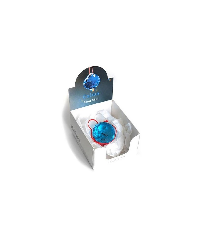 Bola facetada de cristal CELESTE de 30 mm. de diametro.
Engarzada en cordón natural.

Con caja exclusiva.