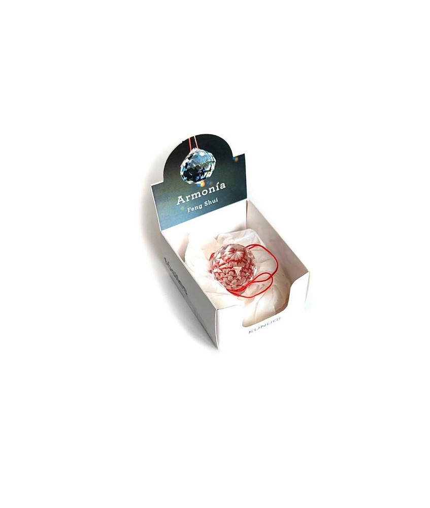 Bola facetada de CRISTAL de 30 mm. de diametro.
Engarzada en cordón natural.

Con caja exclusiva.