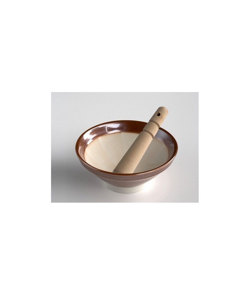 El suribachi de MIMASA, de 18 cm de diámetro, es un mortero de cerámica con estrías de origen japonés que, con la ayuda del maz