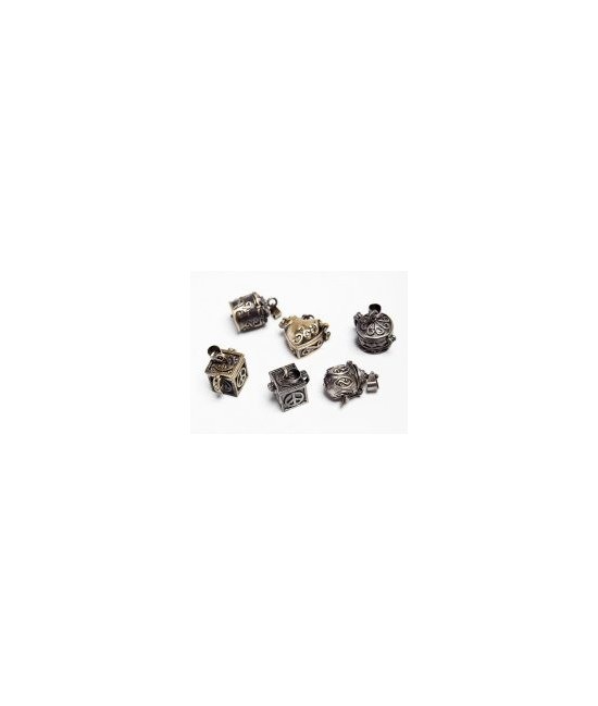 Portadeseos 
Set de 6 cofres de diferentes formas metálicas.
Tamaño 10mm.